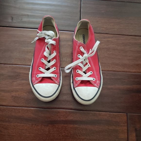 Other - Red & White Pre-owned Converse